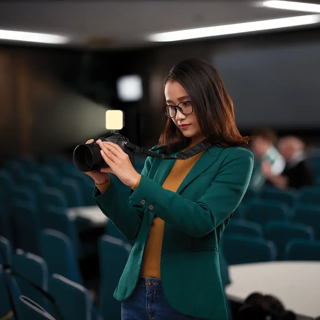 Green Lion Mini Snap Light - Black (4).webp