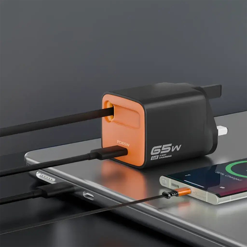 Porodo Tezpatro 65W GaN Charger with USB-C Retractable Cable4.webp