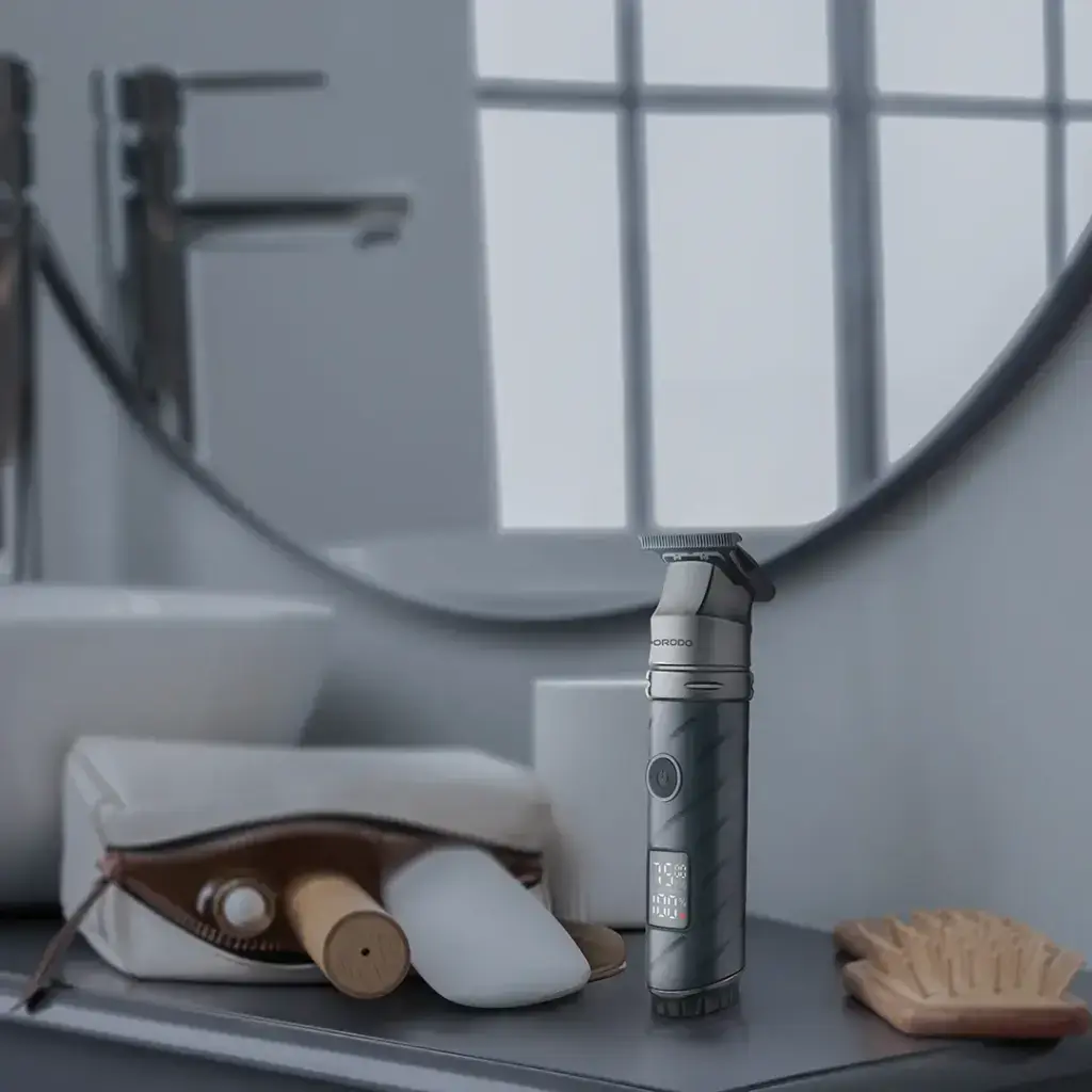 Porodo Lifestyle Edgemaster T-Blade Trimmer & Shaver - Black (4).webp