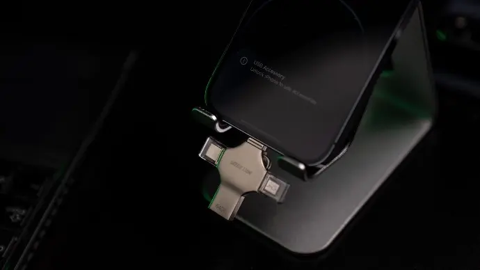 4-in-1 USB Flash Drive 64GB - Silver1.webp