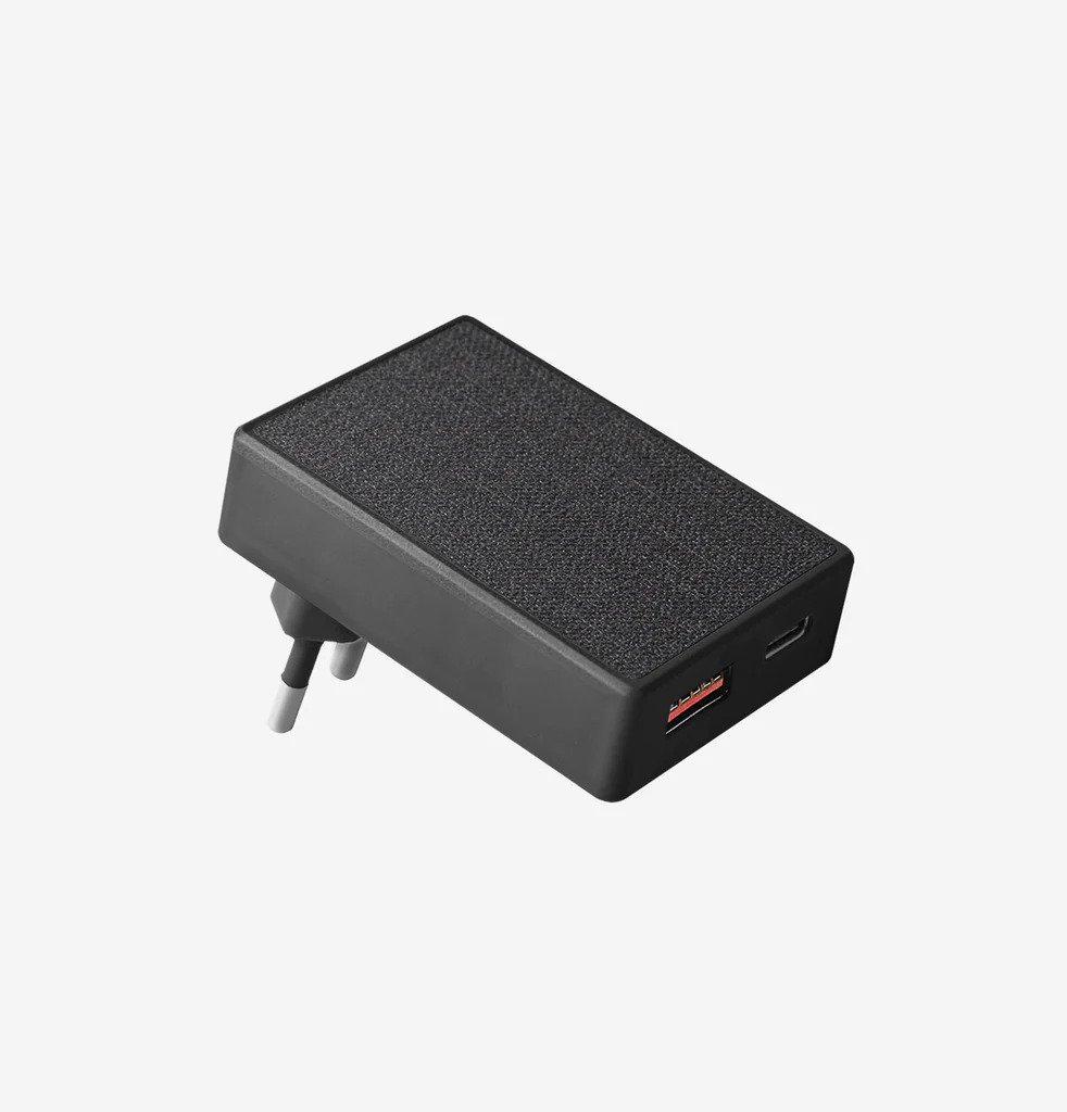 Uniq Vortre Slim Duo USBC+ USBA 20W Wall Charger