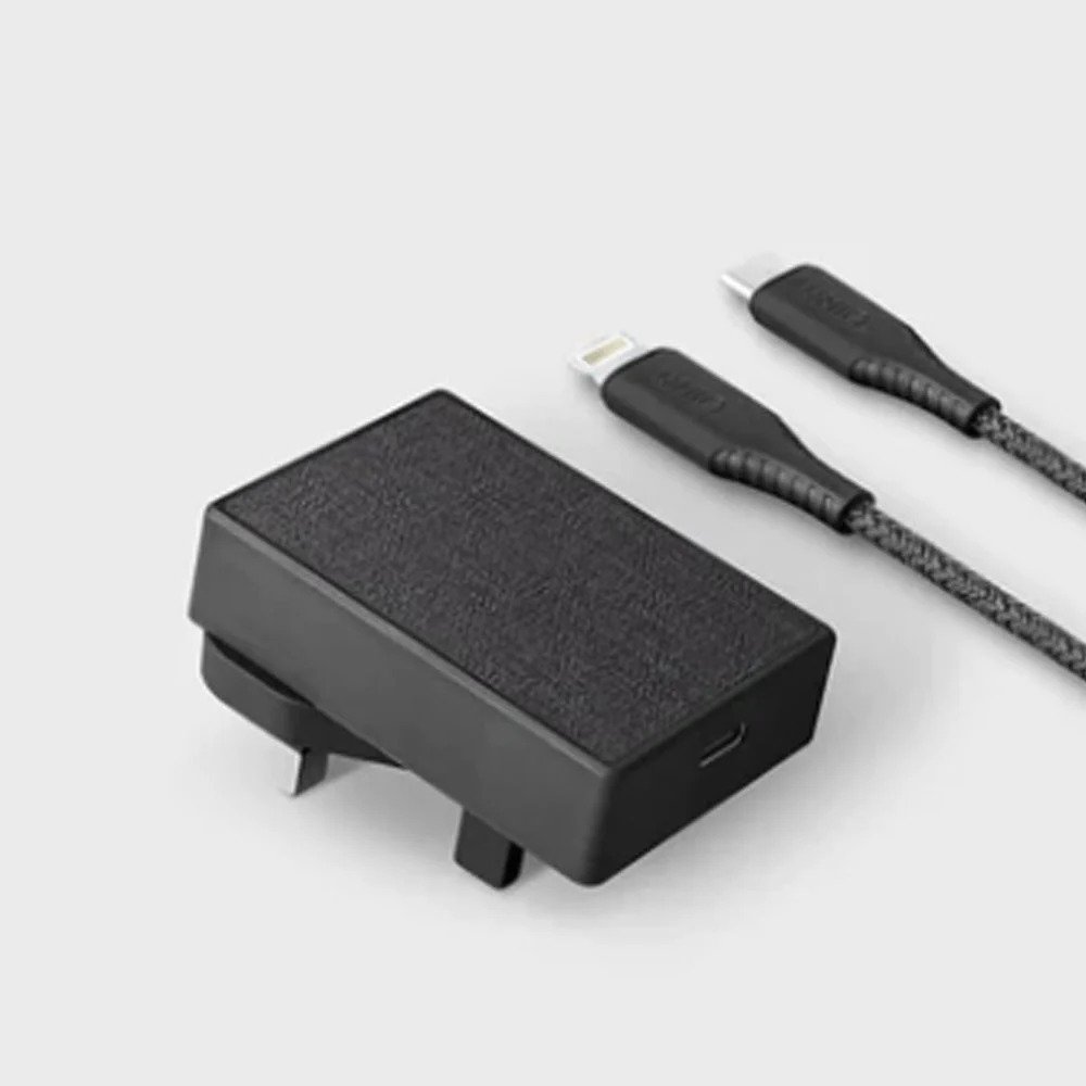 شاحن حائط Uniq Votre Slim Kit USB-C PD بقوة 18 واط مع كابل USB-C إلى Lightning